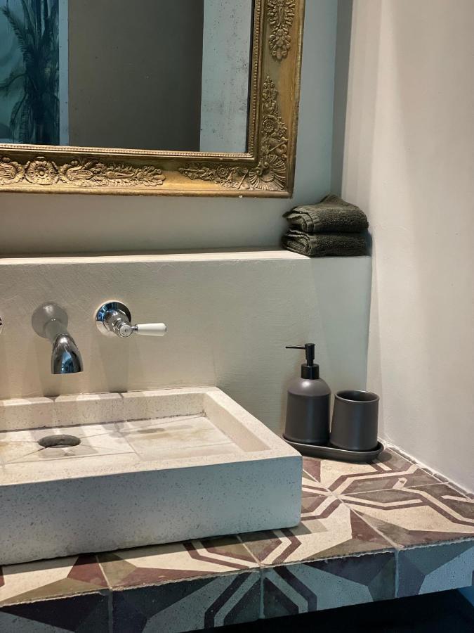 Bed and Breakfast Madame Les Vans - Chambre D'Hotes - Charme Et Design Екстер'єр фото